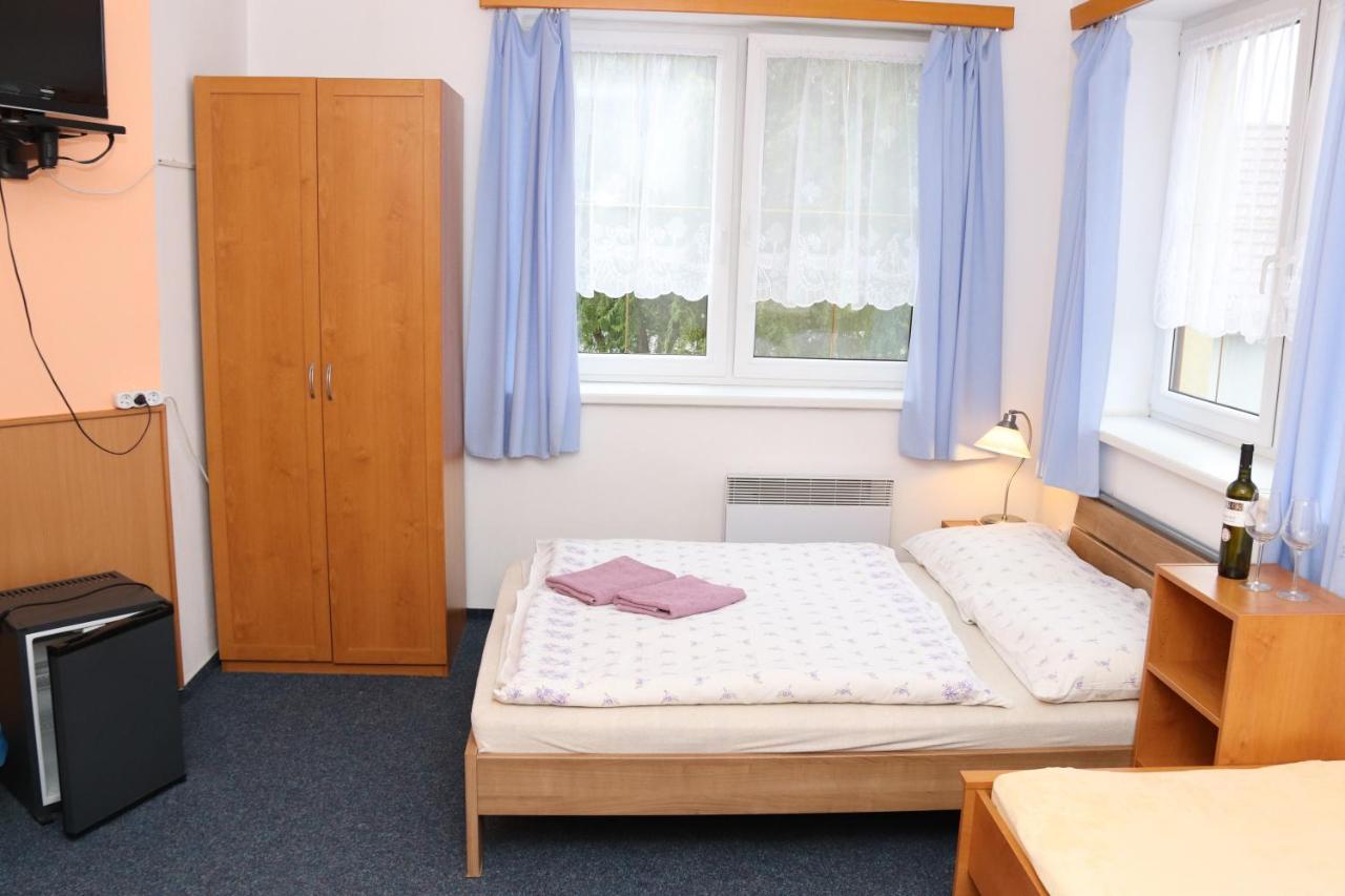Penzion Kosik Tvrdonice Exterior foto