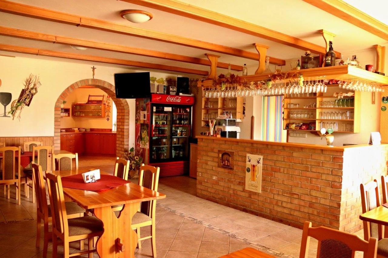 Penzion Kosik Tvrdonice Exterior foto